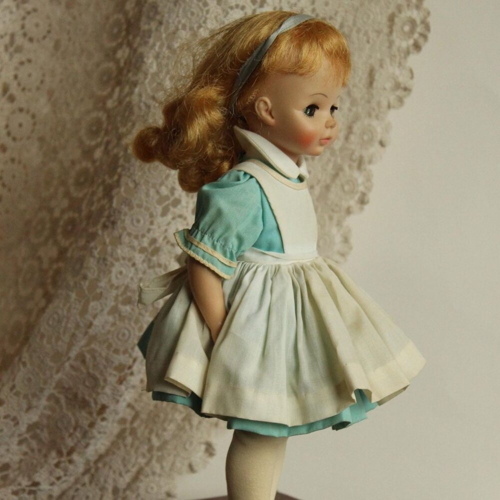 Vintage 1960s 1970s Madame Alexander Doll, Alice In Wonderland, Model # 1552 - Picture 6 of 13